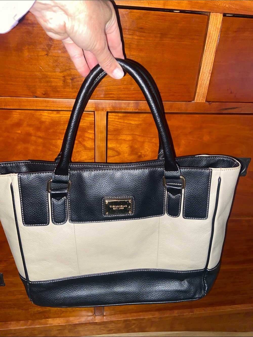 Tignanello Genuine Leather Handbag Satchel Tote Purse Hand Bag Shopper Tan Black